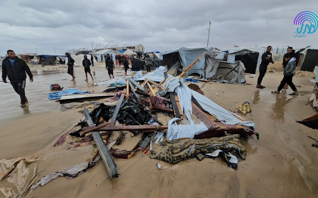 بعد أن جرف البحر 10آلاف خيمة.. مناشدات للعالم إنقاذ مئات آلاف النازحين بغزة