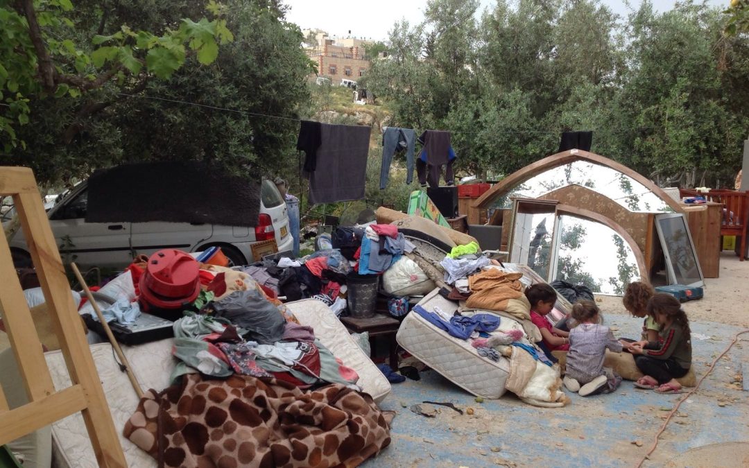 الاحتلال يجبر مقدسيا على هدم منزله في جبل المكبر