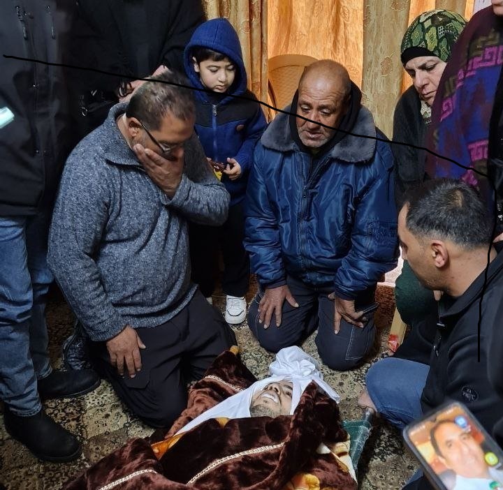 جماهير الخليل تشيع الشهيد مسالمة في بلدة بيت عوا جماهير الخليل تشيع الشهيد مسالمة في بلدة بيت عوا
