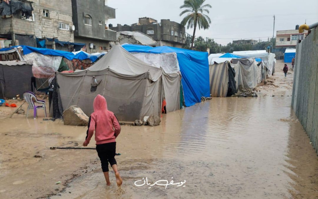 أونروا: مياه الأمطار غمرت 100 خيمة في خانيونس