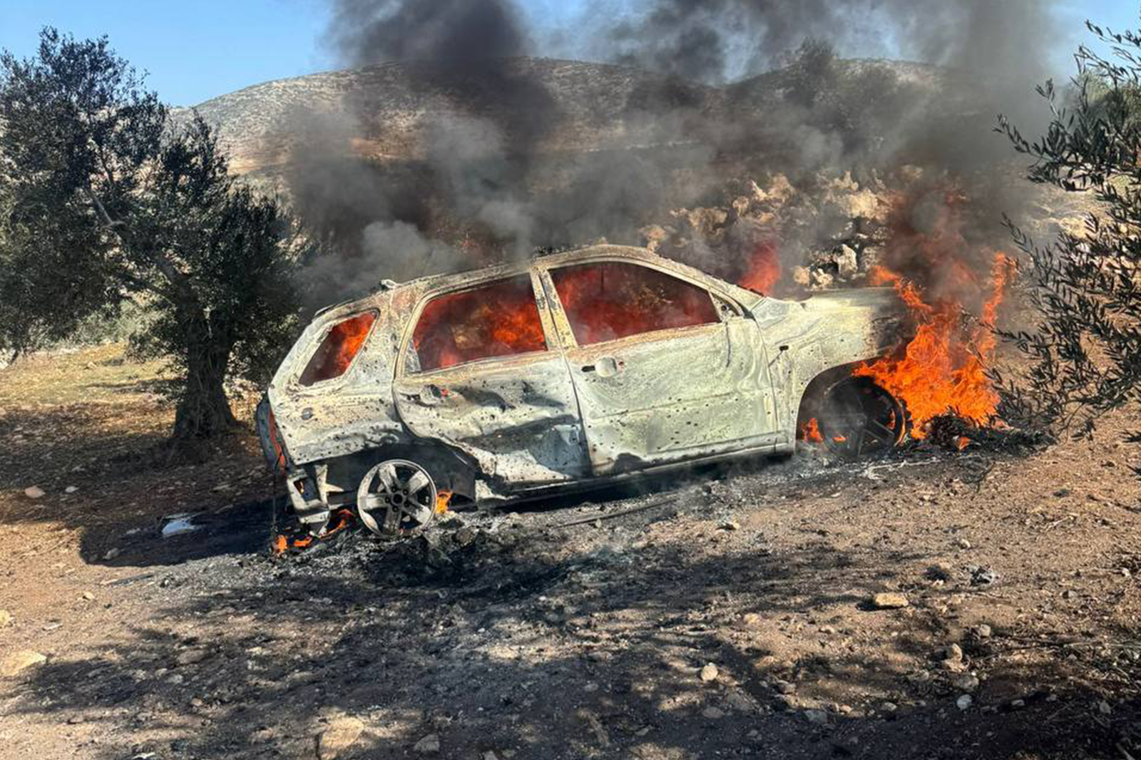 شهيدان وإصابة بقصف طائرات الاحتلال مركبة في طوباس شهيدان وإصابة بقصف طائرات الاحتلال مركبة في طوباس