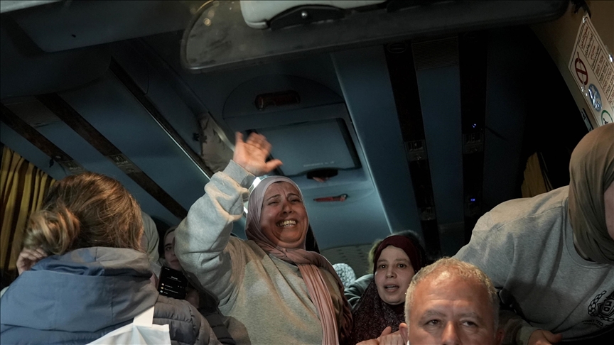 حماس تبارك تحرير الدفعة الأولى من أسيراتنا وأسرانا من سجون الاحتلال