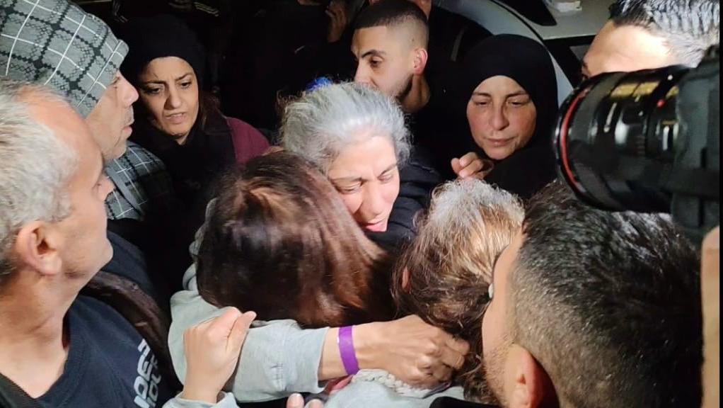 ضمن اتفاق وقف إطلاق النار .. 90 معتقلة وطفلاً يتنسمون ربيع الحرية