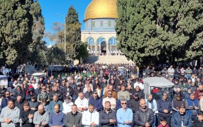 80 ألفًا يؤدون الجمعة الثالثة من رمضان في الأقصى