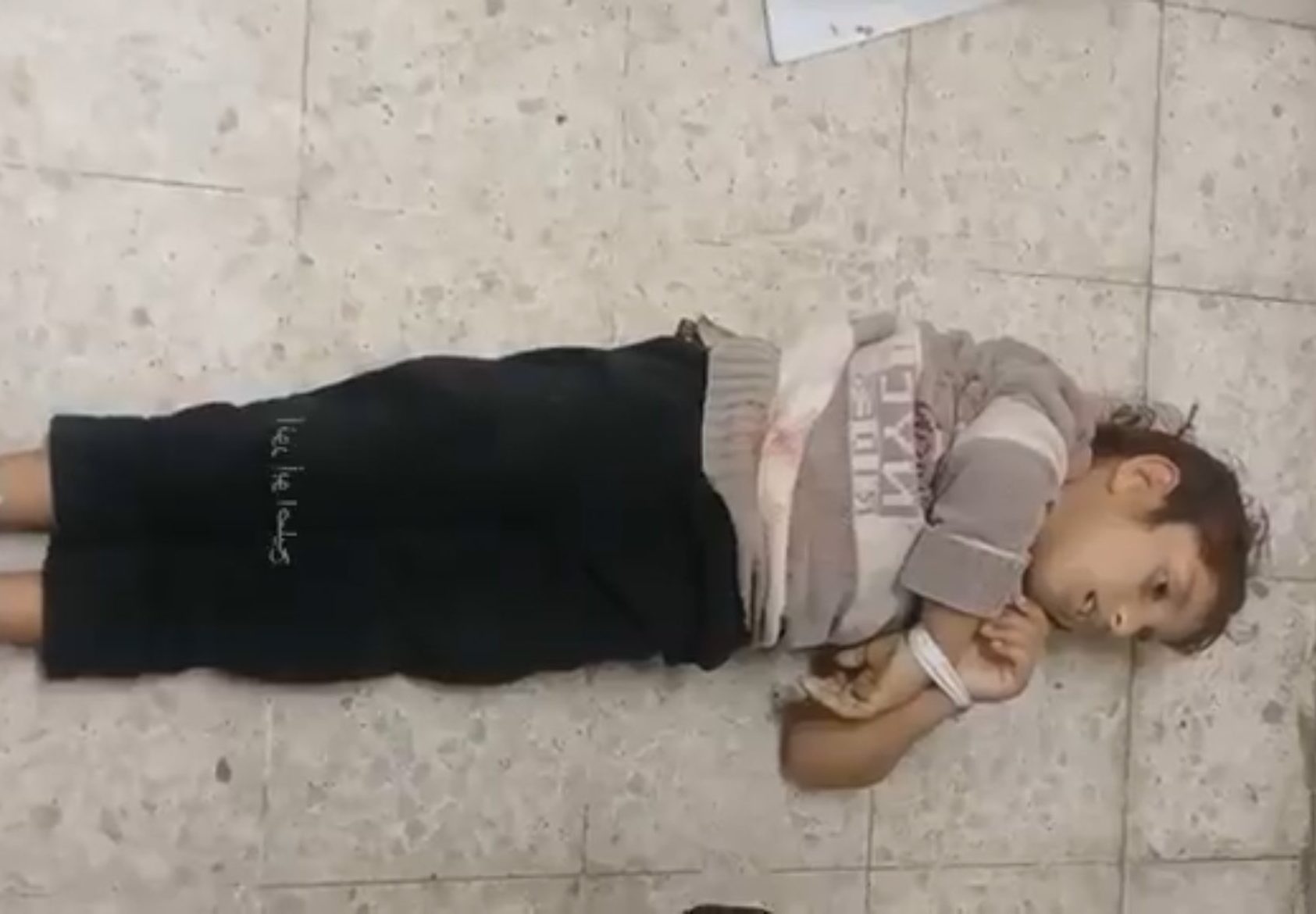 استشهاد طفلة باستهداف سيارة على شارع الرشيد استشهاد طفلة باستهداف سيارة على شارع الرشيد