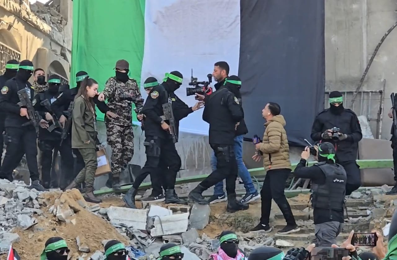 حماس: الحشد الجماهير والمقاوم في عملية تسليم الأسرى رسالة تحد لإسرائيل حماس: الحشد الجماهير والمقاوم في عملية تسليم الأسرى رسالة تحد لإسرائيل