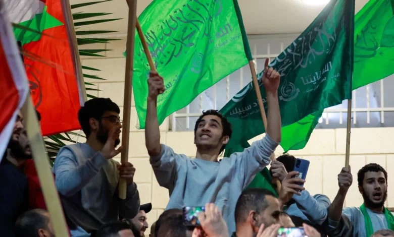 احتفالات تعم الضفة والقدس خلال استقبال الأسرى المحررين من سجون الاحتلال