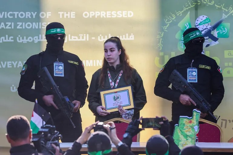 المقاومة تسلم 3 أسرى إسرائيليين بخانيونس وجباليا