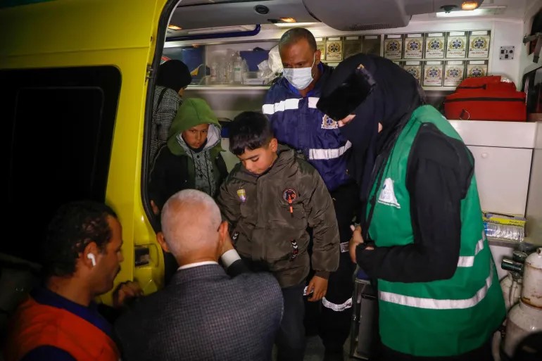 سفر 37 مريضا من غزة لتلقي العلاج في مصر