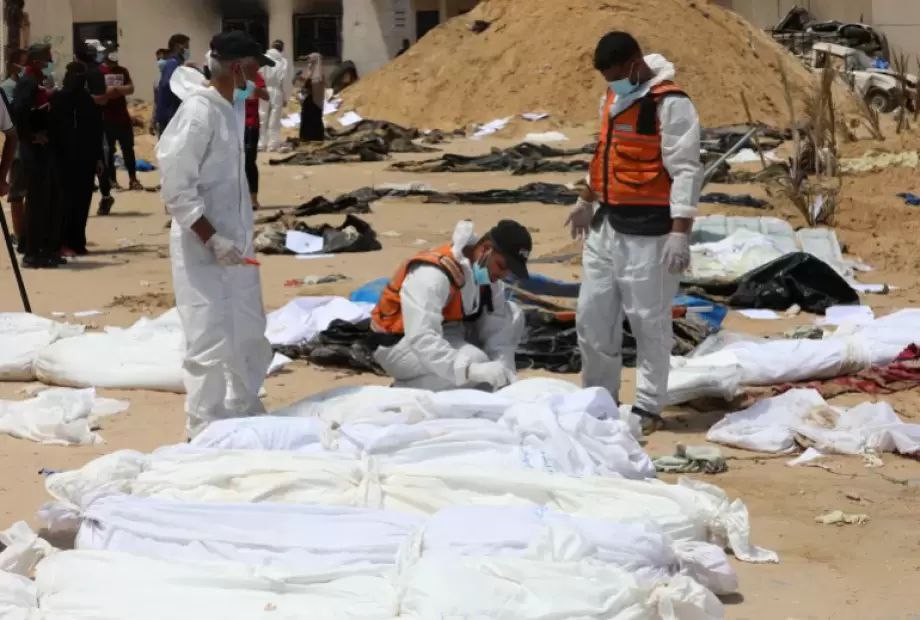 استشهاد مواطنين متأثرين بإصاباتهم وانتشال 14 شهيداً من تحت الأنقاض