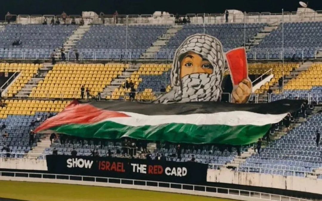 ملاعب العالم تقود حملة لدعم لفلسطين.. رفعت البطاقة الحمراء بوجه إسرائيل