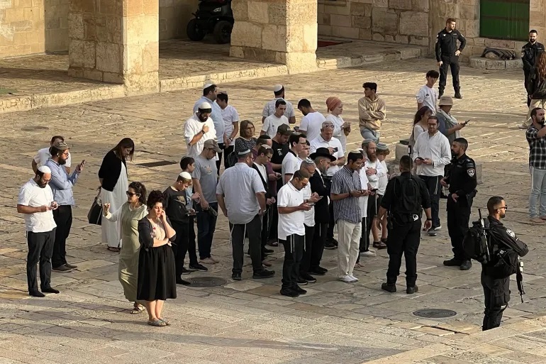 مئات المستوطنين يقتحمون المسجد الأقصى في ثاني أيام رمضان