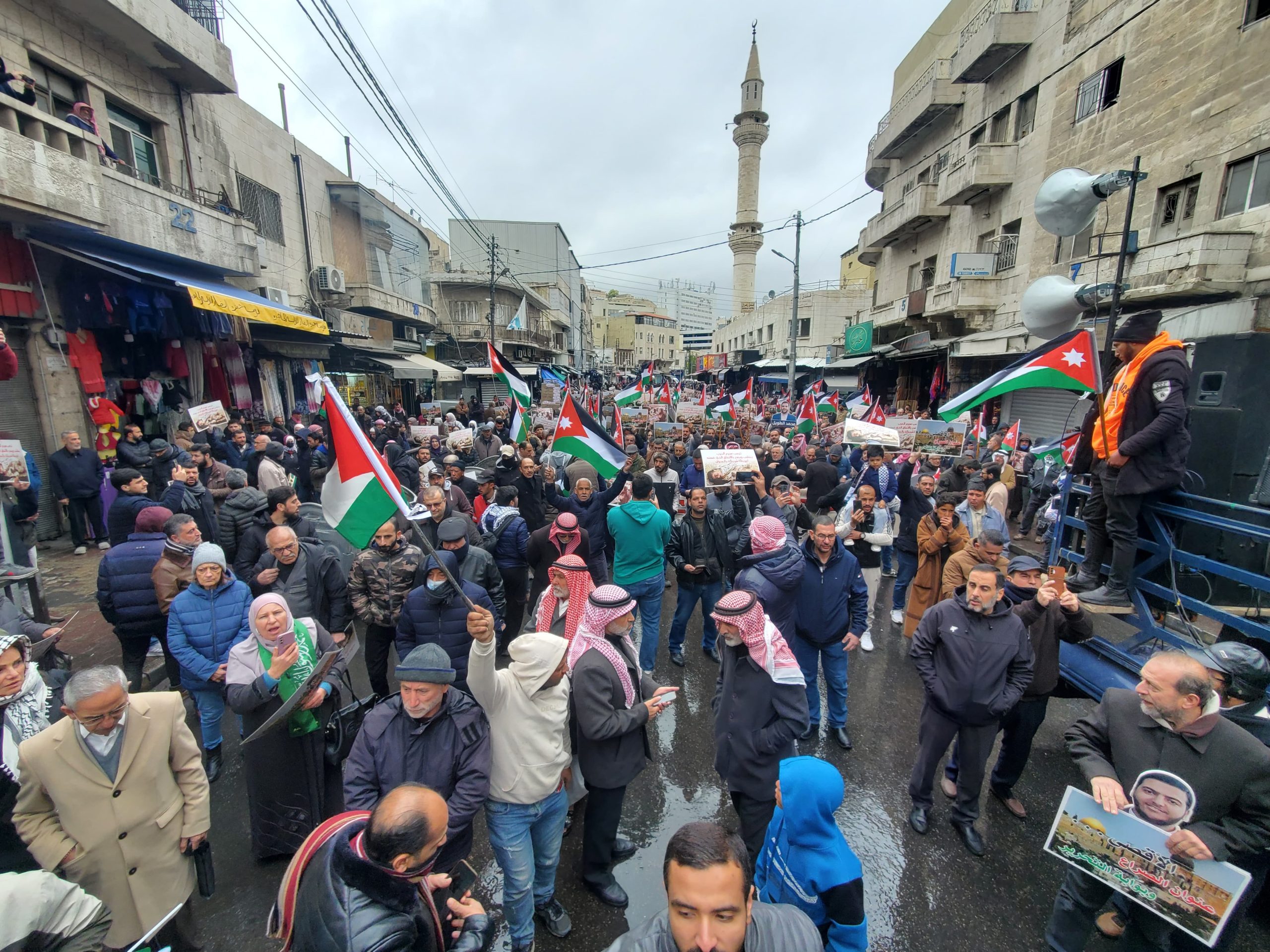 وقفات ومسيرات تضامنية في الأردن تدعو لوقف العدوان على غزة وقفات ومسيرات تضامنية في الأردن تدعو لوقف العدوان على غزة