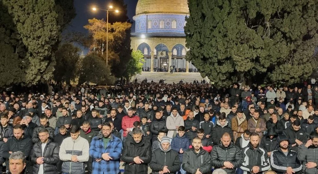 75 ألفا يؤدون صلاتي العشاء والتراويح في رحاب المسجد الأقصى