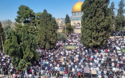 80 ألفًا يؤدون صلاة الجمعة الثانية برمضان في الأقصى