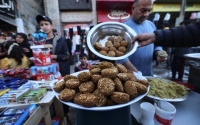 رمضان تحت الحصار في غزة .. الفلافل بديل اللحم على موائد الصائمين