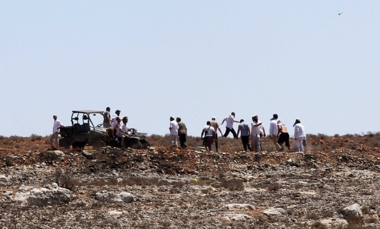 مستوطنون يتلفون محاصيل زراعية بالأغوار ويهاجمون تجمعاً بدويا في أريحا