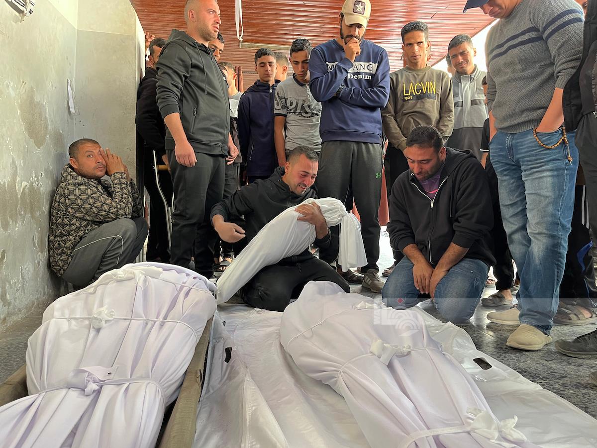 6 شهداء و28 جريحًا غالبيتهم نساء وأطفال بقصف على خانيونس 6 شهداء و28 جريحًا غالبيتهم نساء وأطفال بقصف على خانيونس