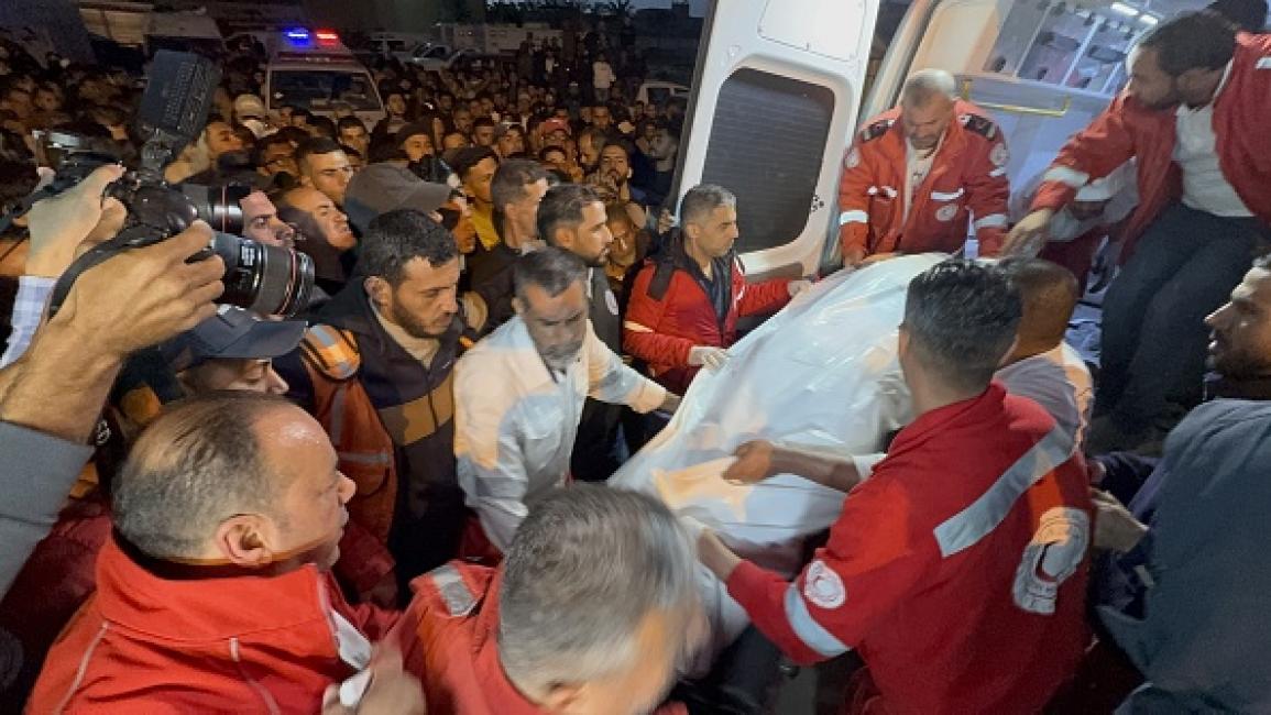 جيش الاحتلال يعتدي على طاقم إسعاف فلسطيني في نابلس جيش الاحتلال يعتدي على طاقم إسعاف فلسطيني في نابلس