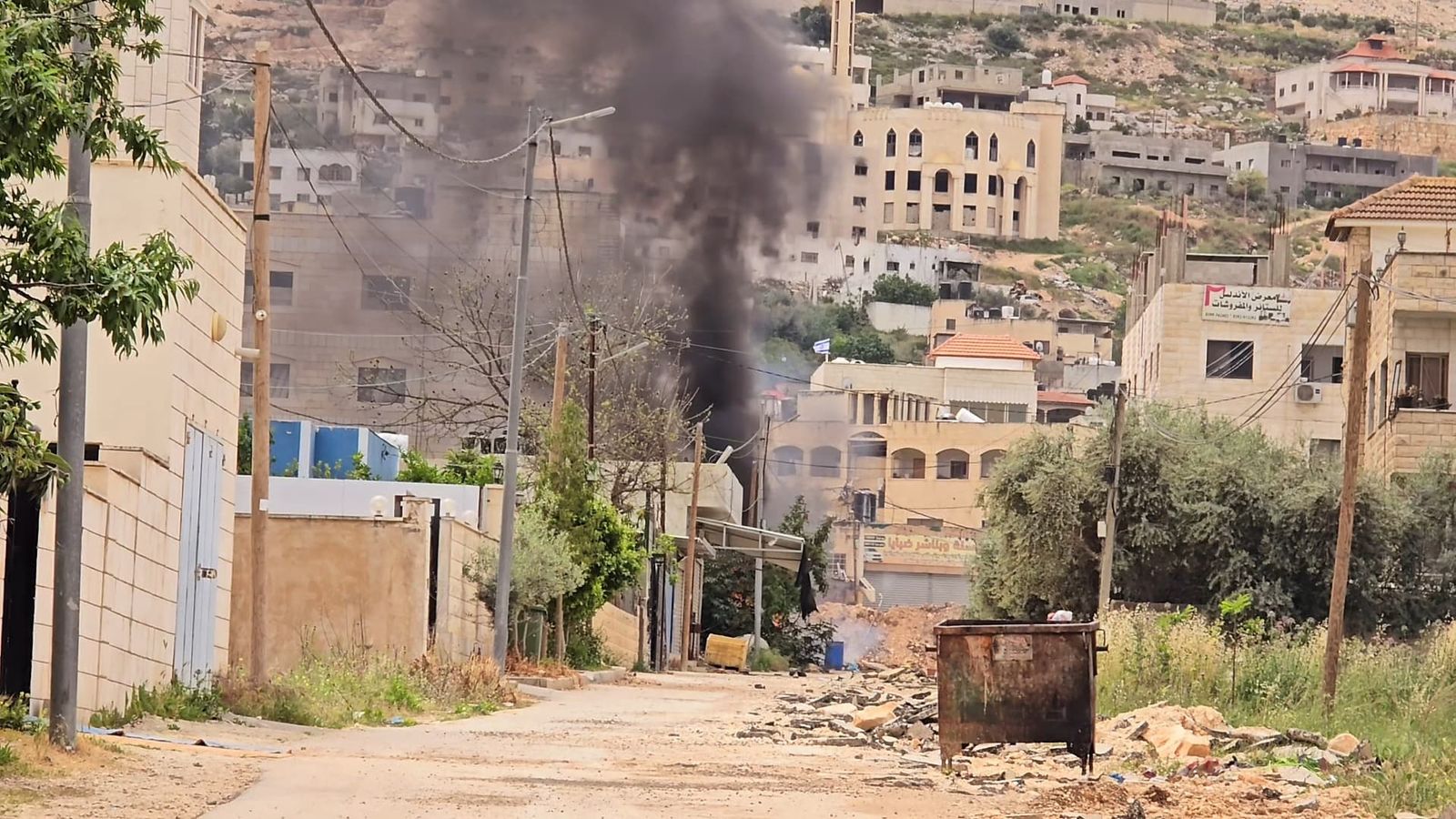 الاحتلال يواصل تدمير وحرق المنازل في مخيم جنين لليوم الـ83 من العدوان