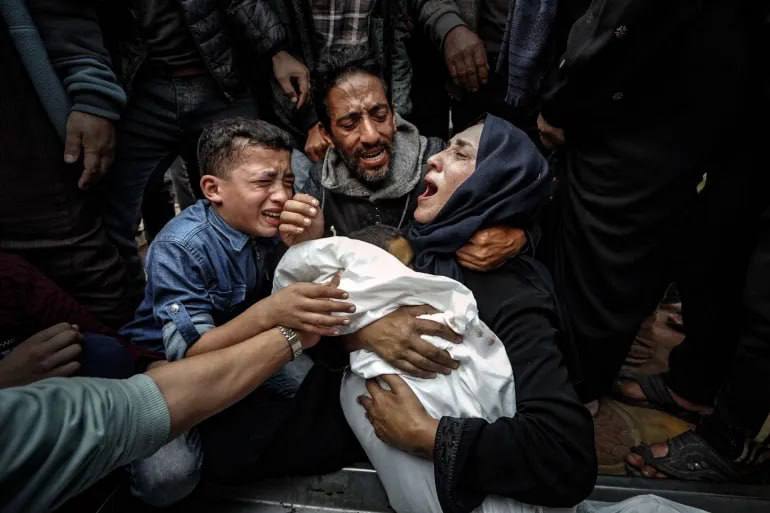 الاحتلال يواصل الإبادة في غزة .. مجازر دامية ومسح عائلات من السجل المدني