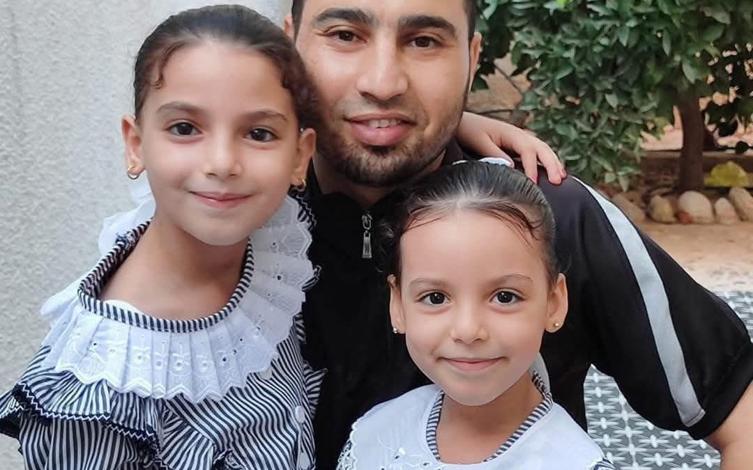 محمد البردويل.. صوت غزة واليد الحانية على الفقراء والنازحين