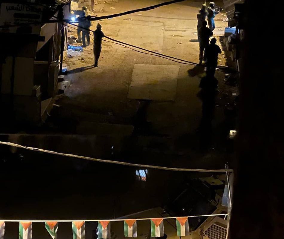 الاحتلال يوسع عدوانه في مخيم بلاطة ويجبر عائلات على النزوح الاحتلال يوسع عدوانه في مخيم بلاطة ويجبر عائلات على النزوح