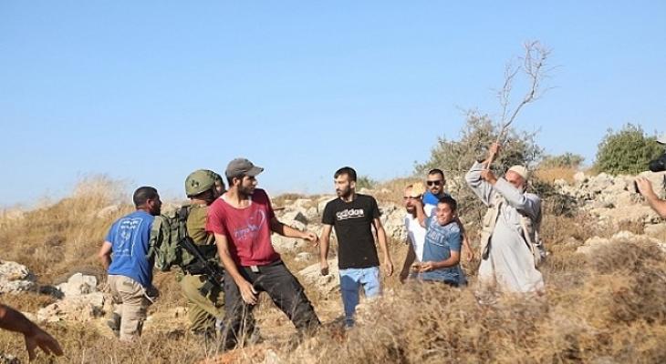 إصابة فلسطيني ونجله باعتداء للمستوطنين شرقي طوباس