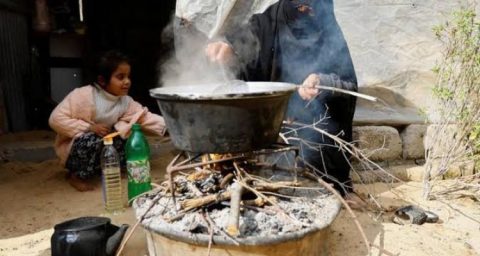 الطبخ على النار في غزة