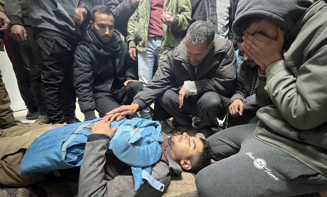 الإعلام الحكومي: صحفيو غزة يحيون اليوم العالمي لحركة الصحافة بالدماء والدموع