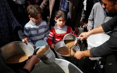 نحيا بين الموت والركام.. أهالي غزة يصنعون الحياة تحت القصف والتجويع