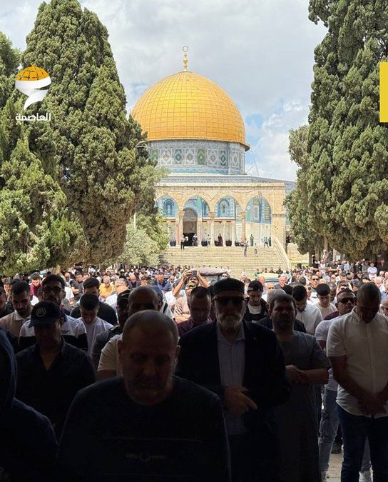 رغم تضييقات الاحتلال.. عشرات الآلاف يؤدون صلاة الجمعة في المسجد الأقصى