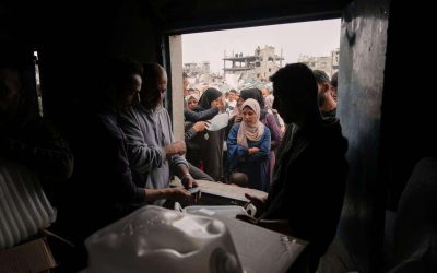 الأورومتوسطي: خطة الاحتلال بشأن المساعدات “خدعة إنسانية” لتكريس الحصار والتجويع في غزة