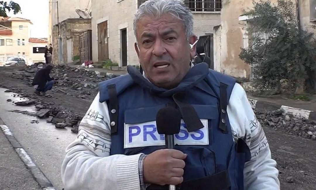 الاحتلال يحول الصحافي الفلسطيني علي السمودي إلى الاعتقال الإداري