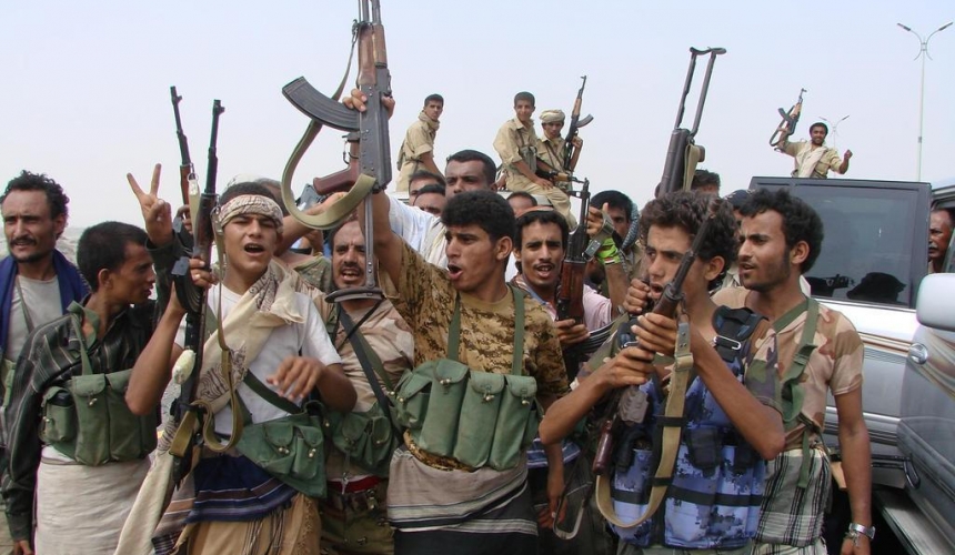 عشرات القتلى بمعارك داخل معسكر الدفاع الجوي بتعز اليمنية