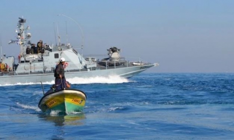 بحرية الاحتلال تستهدف الصيادين شمال القطاع