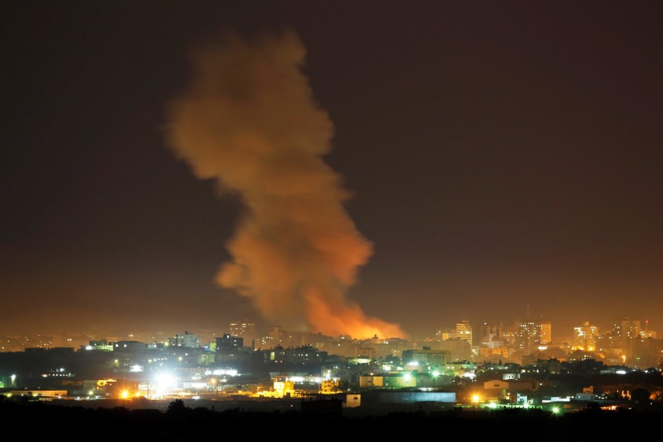 غارة صهيونية على موقع للمقاومة وسط قطاع غزة