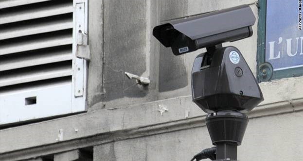 الاحتلال ينصب كاميرات مراقبة جديدة وسط الخليل