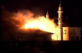 كندي يطلق حملة تبرعات لترميم مسجد تعرض للحرق