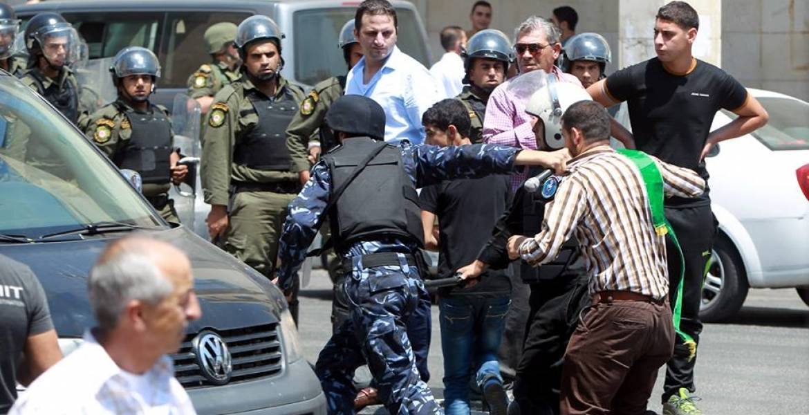 تقرير حقوقي: 57 معتقلاً سياسيًا بالضفة في نوفمبر