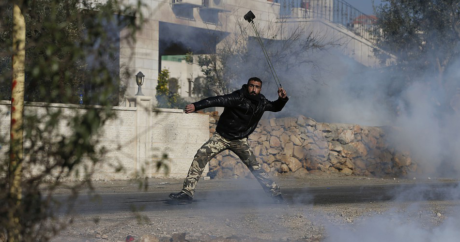 إصابات واعتقالات في مواجهات مع الاحتلال بالقدس وطولكرم