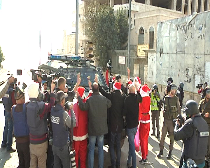 الاحتلال يقمع مسيرة أعياد الميلاد في بيت لحم