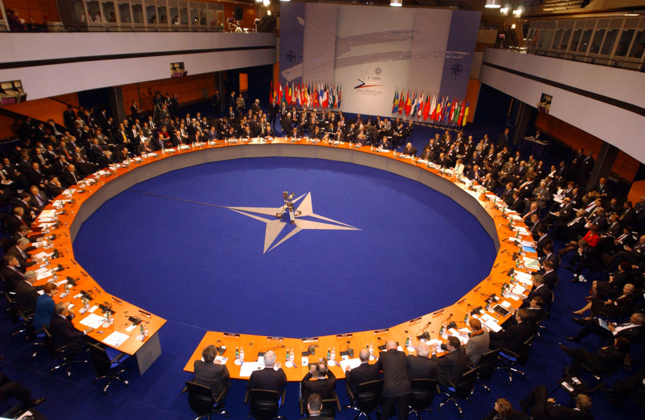 الناتو يدعو لأكبر حشد عسكري على حدود روسيا منذ الحرب الباردة
