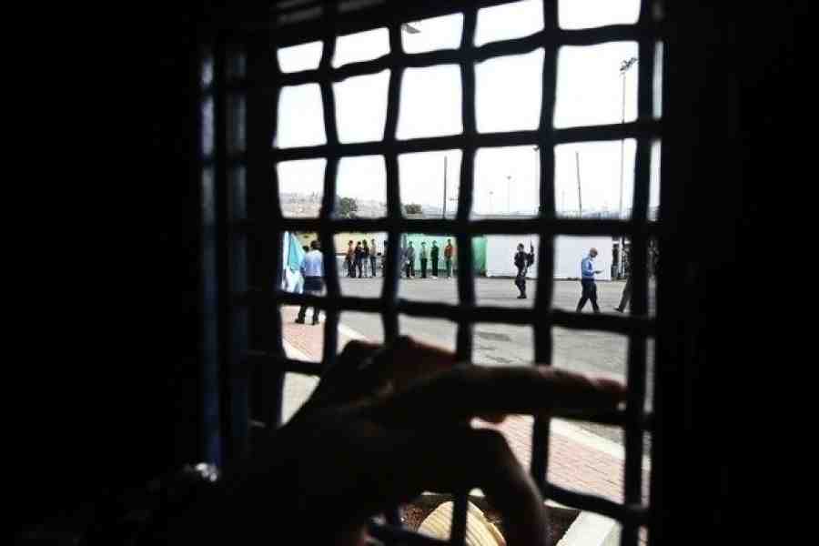 7 أسرى يواصلون إضرابهم عن الطعام في سجون الاحتلال