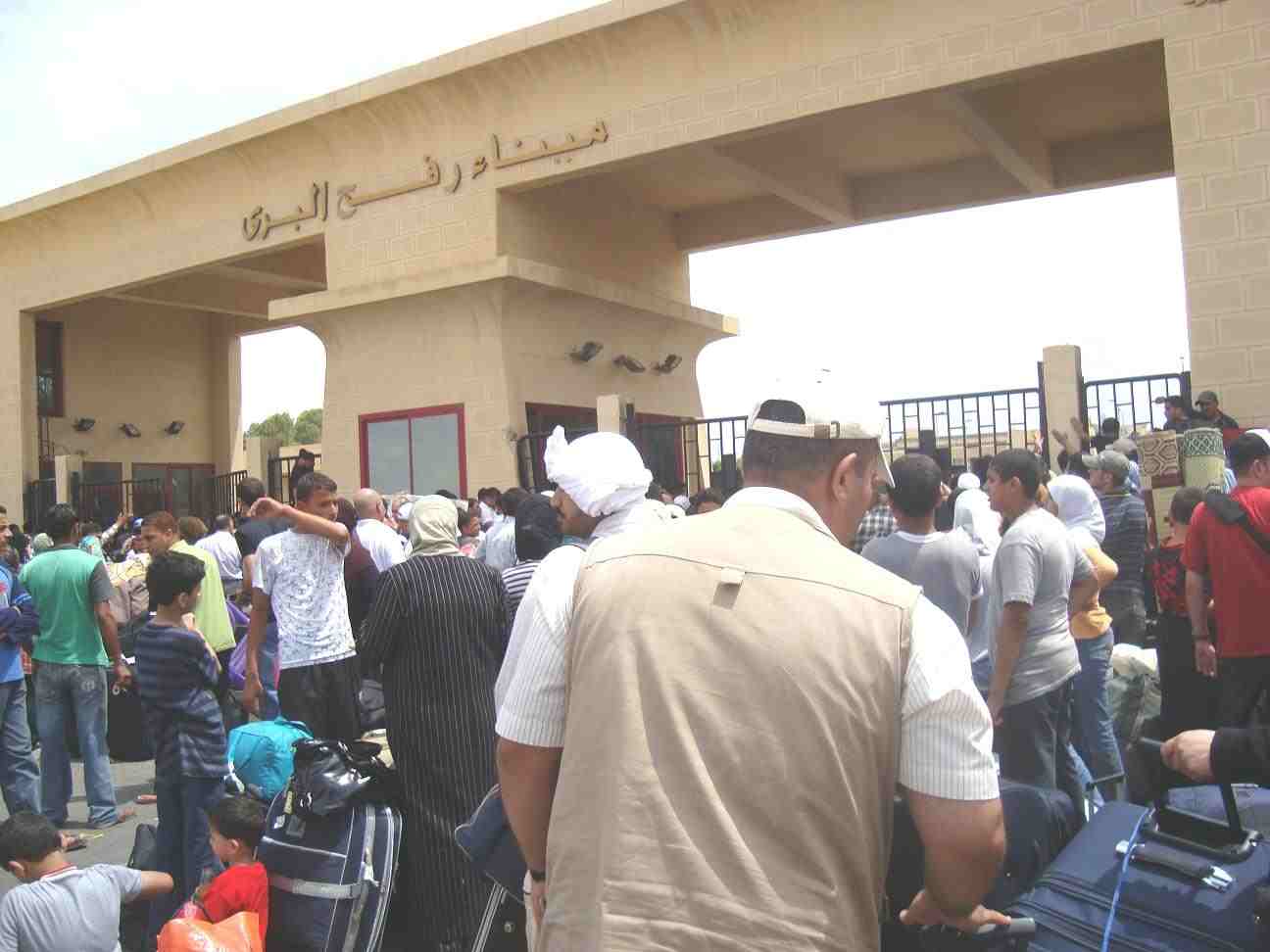 السلطات المصرية تفتح معبر رفح بعد إغلاق متواصل لـ 105 أيام