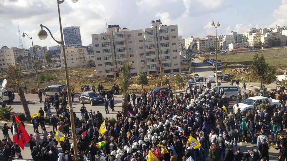 السلطة تمنع مسيرة لـفتح من الوصول إلى حاجز بيت إيل