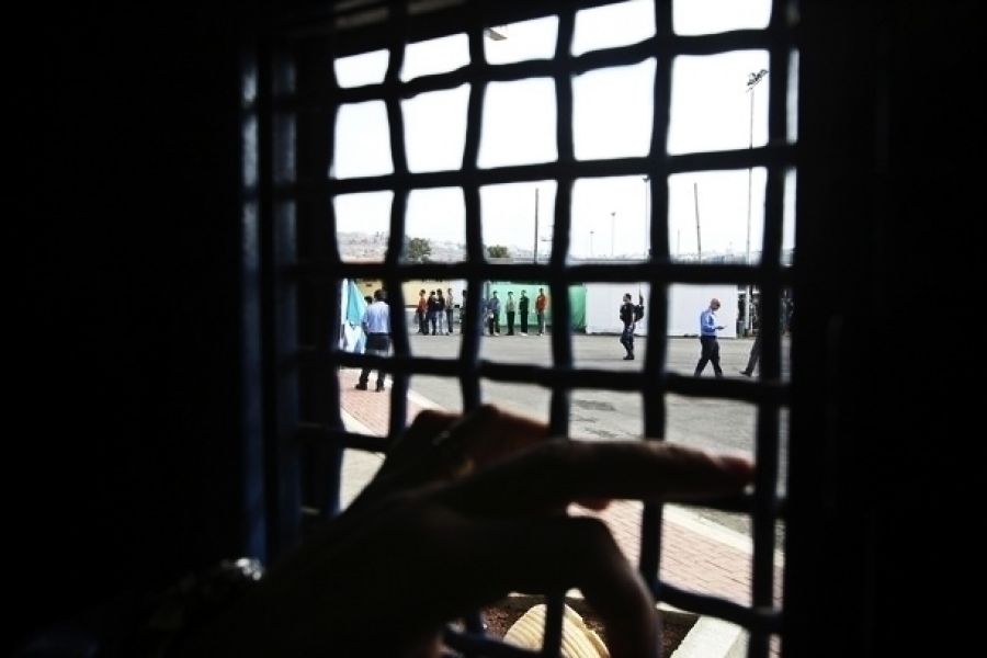 الأسير القواسمي يعلن الإضراب عن الطعام في سجون السلطة