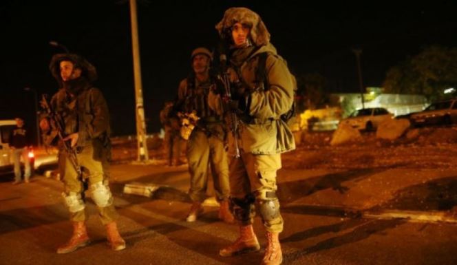 إطلاق النار على سيارة للمستوطنين ومعسكر للاحتلال في رام الله والقدس