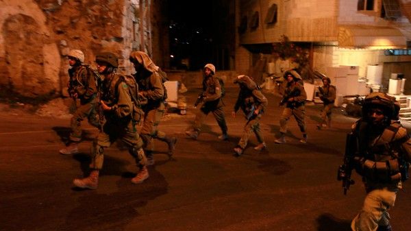 مقاومون يطلقون النار على قوة صهيونية بالخليل