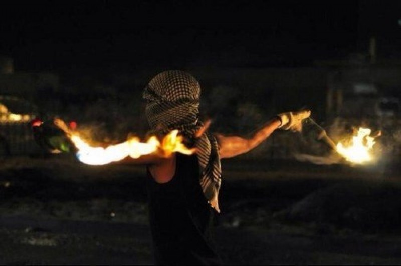 إلقاء 8 زجاجات حارقة على الاحتلال في حاجز مخيم شعفاط